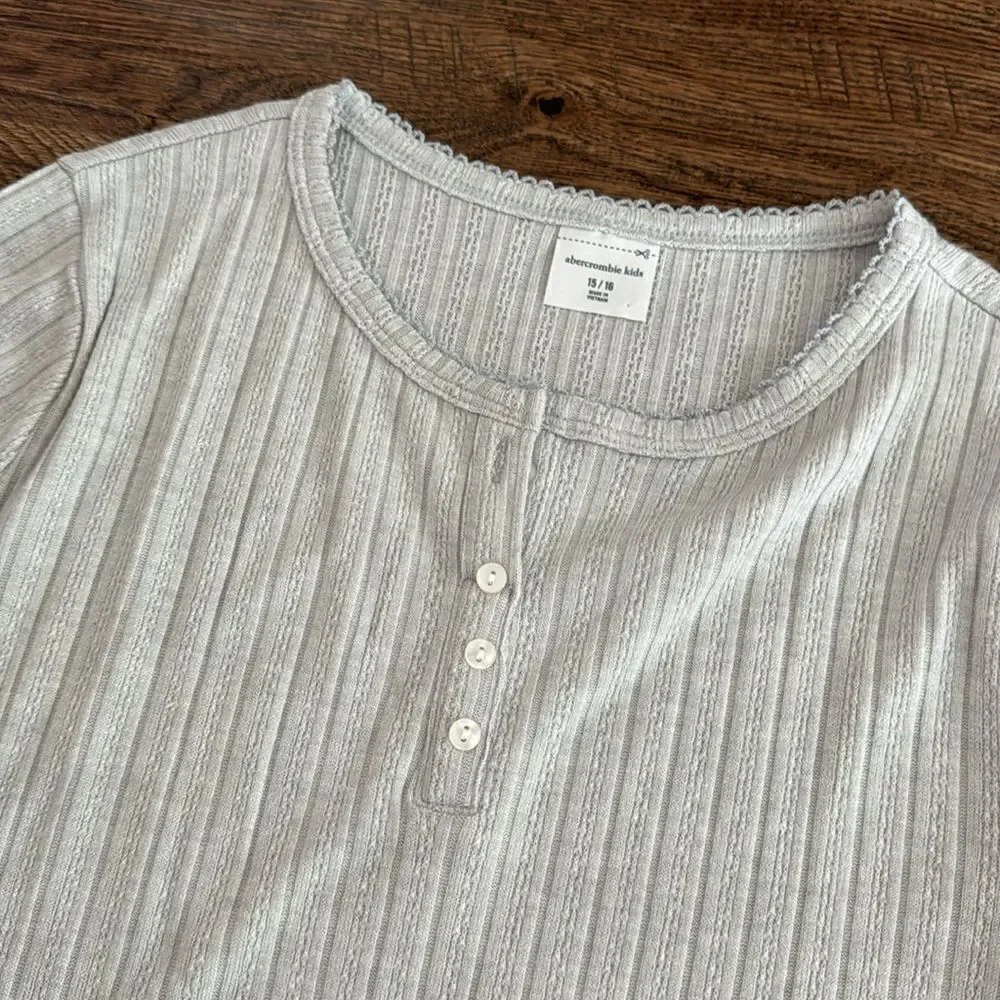 Abercrombie Kids. Gray button henley. Sz 15/16